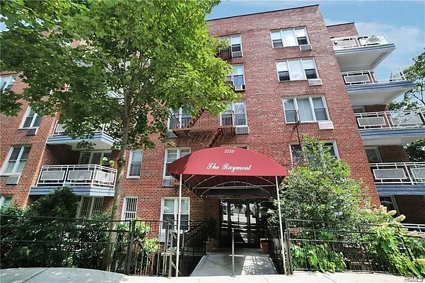 Sold by Gilbert Perez, LREB | media 1