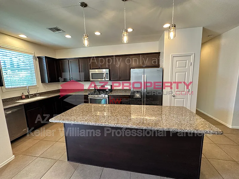 3 bed, 2.0 bath, 1695 sqft, $2,050 — Photo 4