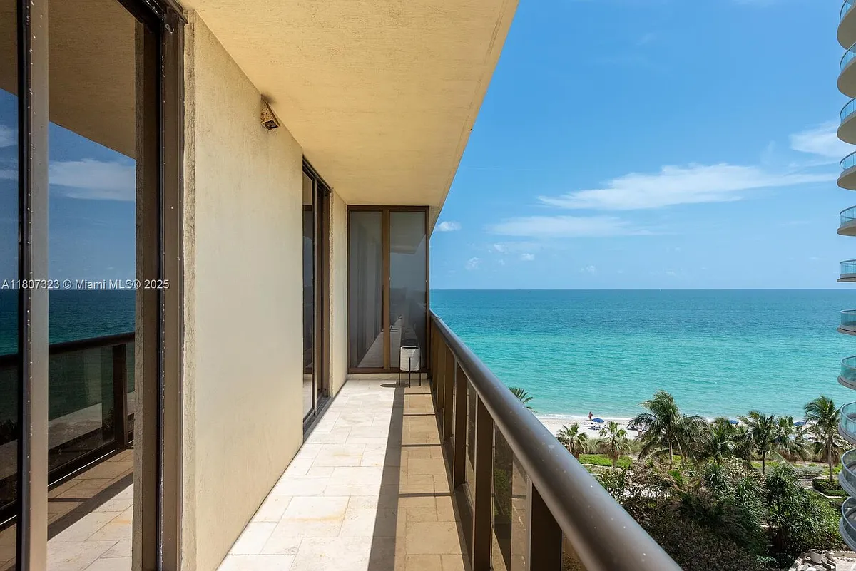 Building Photo - 16275 Collins Ave #804