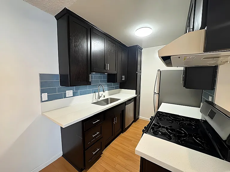 1630 Granville Ave #103 — Photo 7