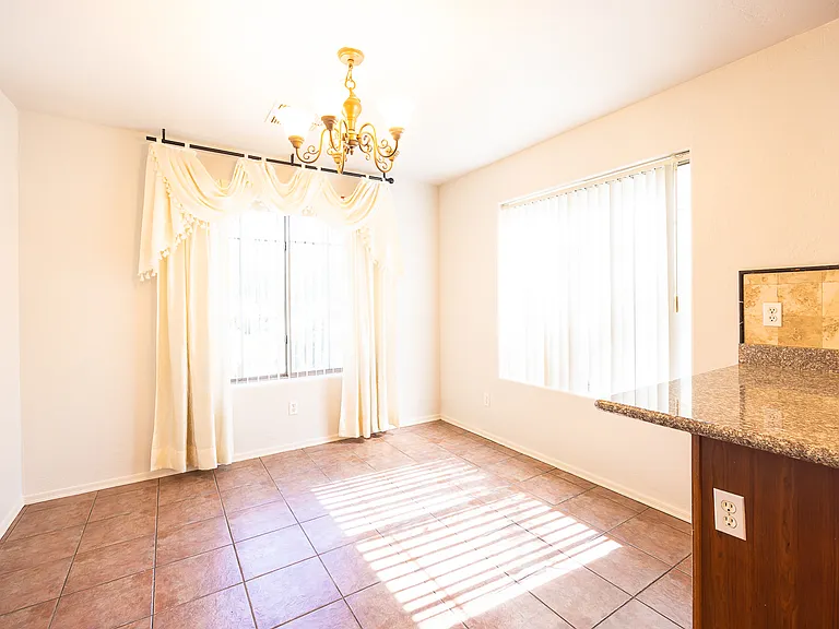 9233 W Mackenzie Dr — Photo 5