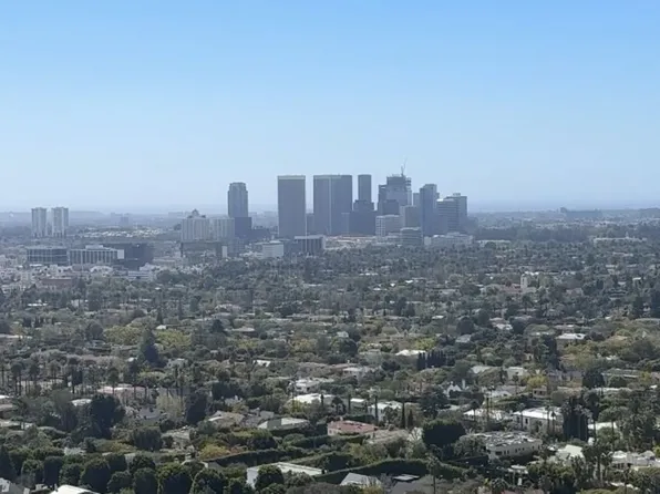 9255 Doheny Rd APT 2402, West Hollywood, CA 90069