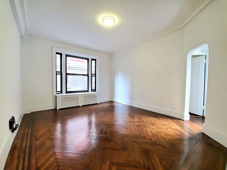 1st image of 166 W 72nd St #12810