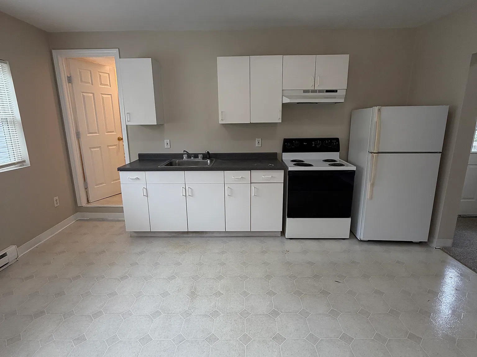 2 bed, 800 sqft, $2,100 — Photo 3