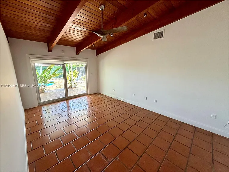 9340 Jamaica Dr — Photo 6