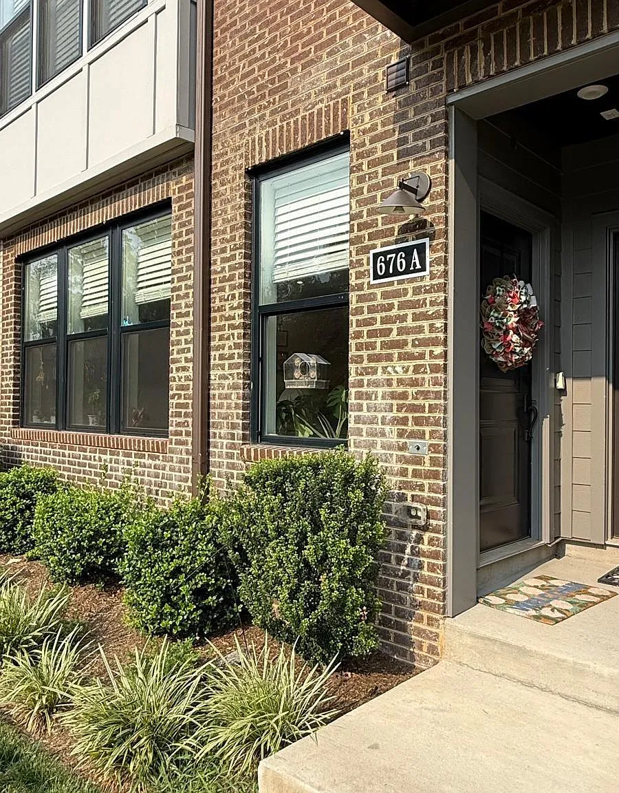 3 bed, 2.5 bath, 1625 sqft, $2,450 — Photo 1