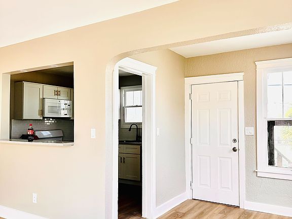 3rd image of 111 S Grandview Ave APT 8