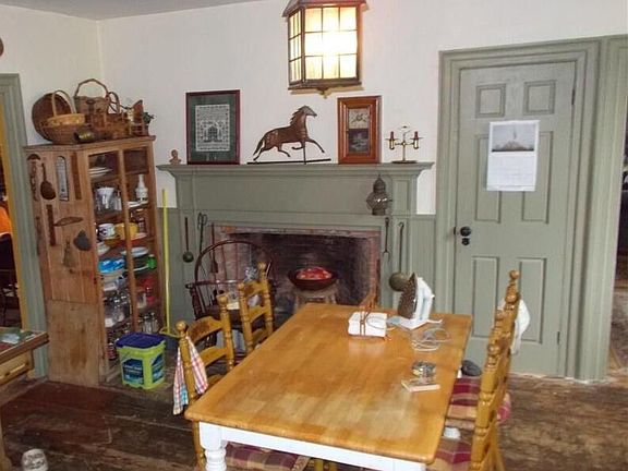 5th image of 215 Robinson Road