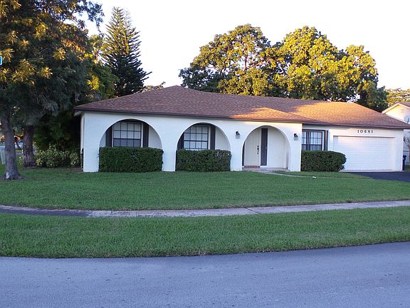 4th image of 10681 NW 21st St