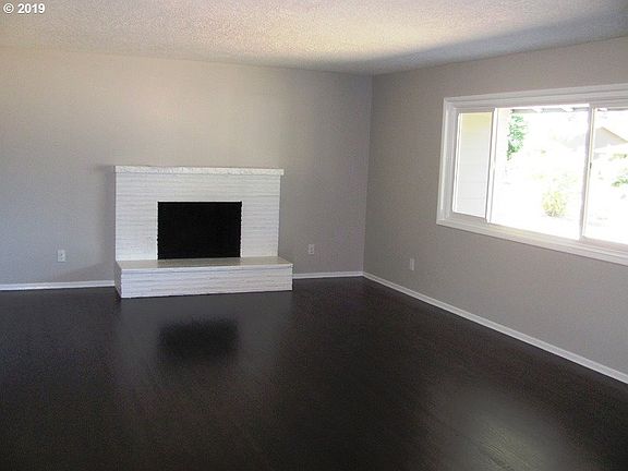 4th image of 3915 NE 61st Ave