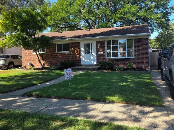 29651 Fairfield Dr, Warren, MI 48088