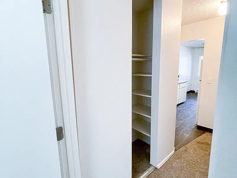 Halsey Summit Apartments — Photo 12