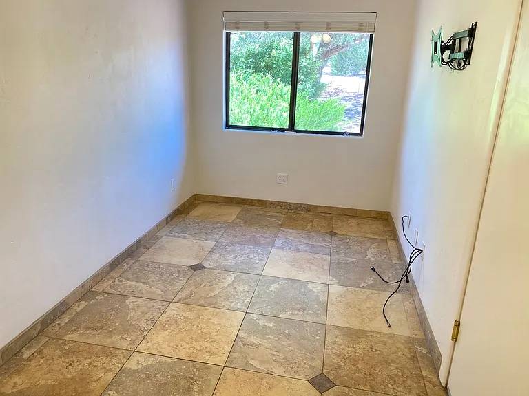 2285 Sanborn Dr — Photo 24