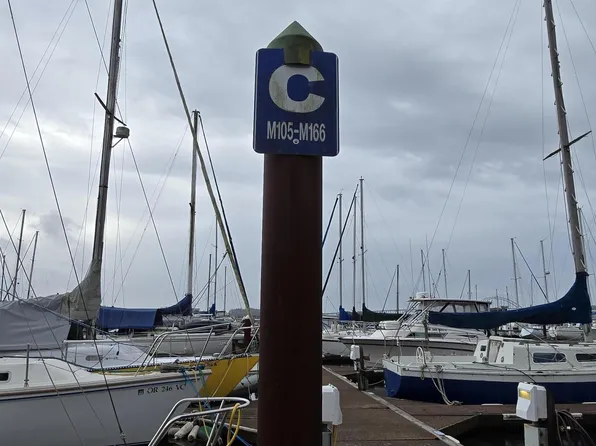 1000 SE Bay Blvd #M-215, Newport, OR 97365