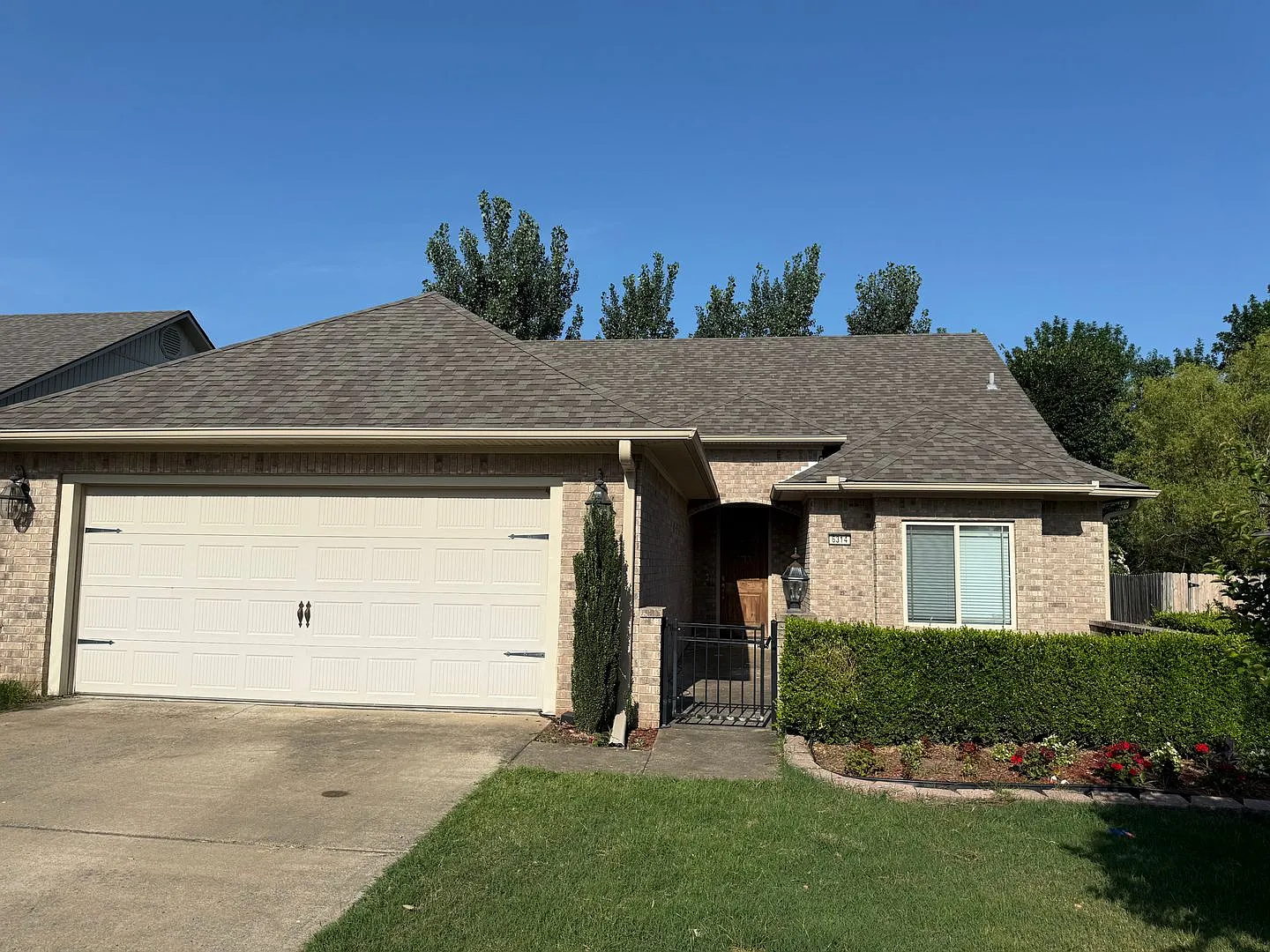 Beautiful 3 Bedroom and 2 Bathroom House — Photo 1