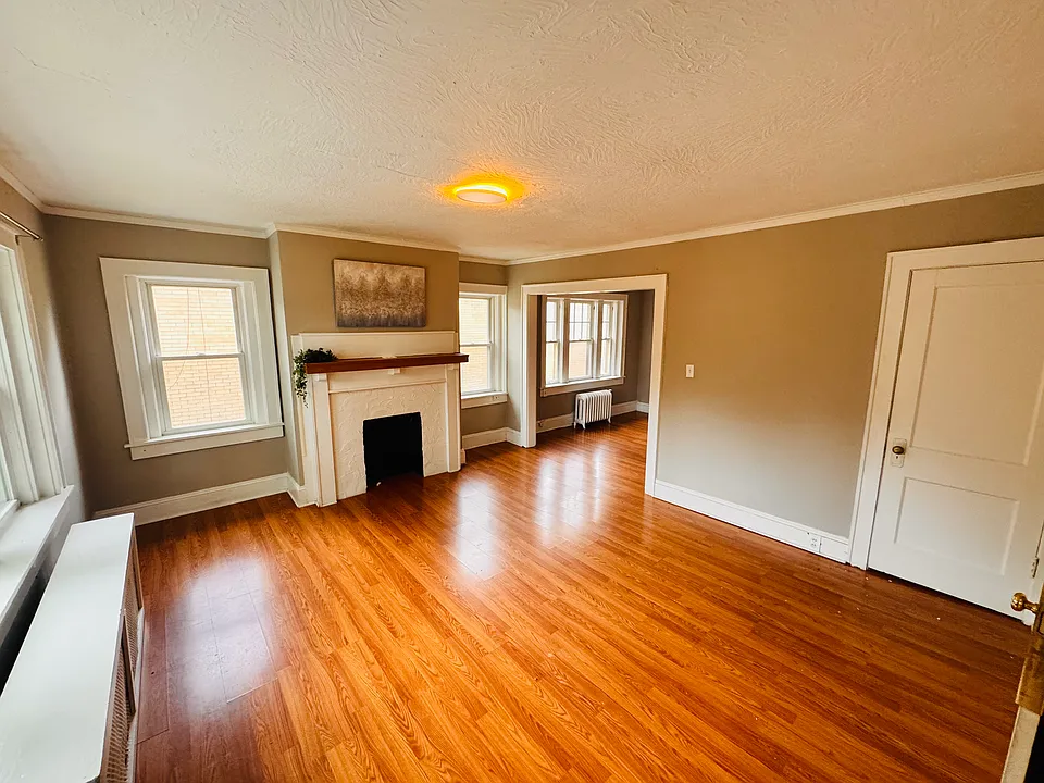 133 N Portage Path #4
