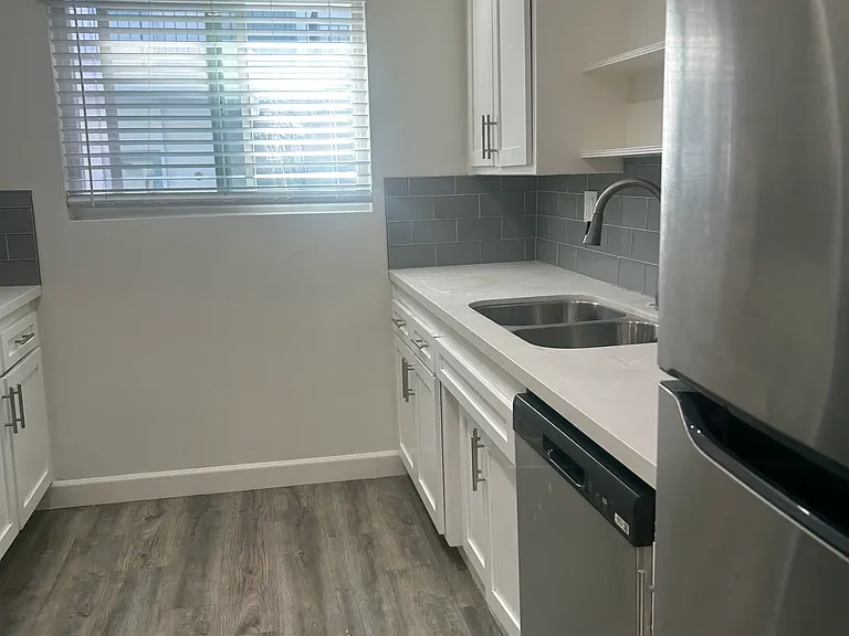 1060 S Sherbourne Dr #207 — Photo 6