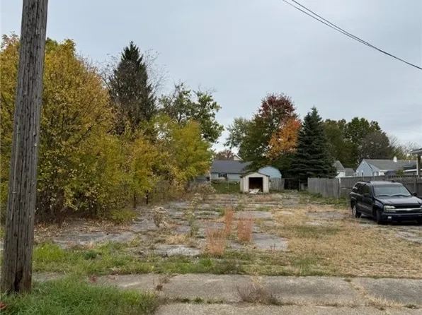 Fulmer Ave, Akron, OH 44312