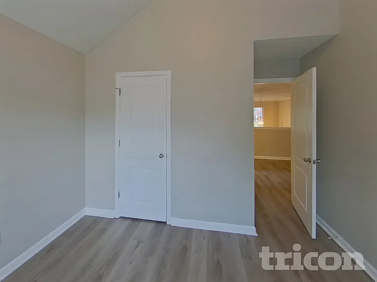 800 Hannah Ct — Photo 13