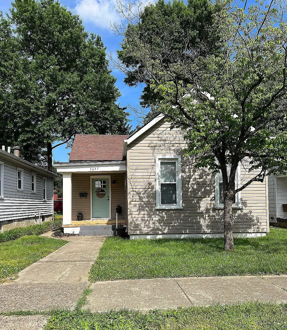 2 bed, 952 sqft, $1,550 — Photo 1