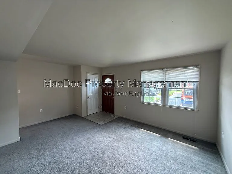 14611 Earlham Ct — Photo 3