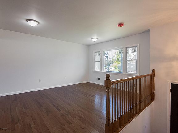 5th image of 644 Longview Dr