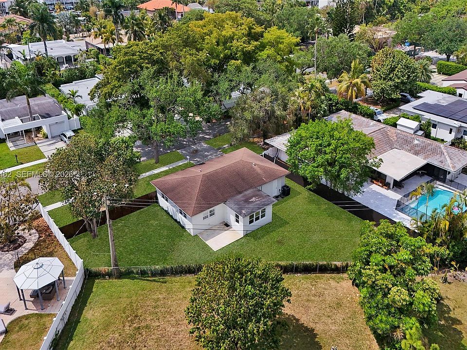 1st image of 2125 Alamanda Dr