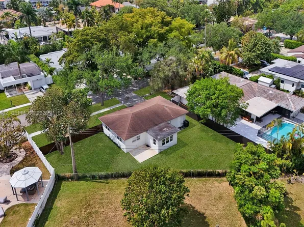 2125 Alamanda Dr, North Miami, FL 33181
