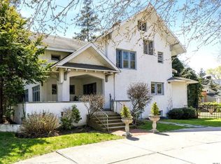 212 S Bayview Ave, Freeport, NY 11520