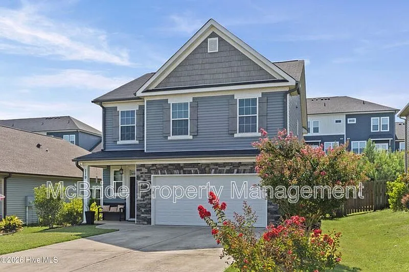 4 bed, 3.0 bath, 2136 sqft, $2,200 — Photo 1