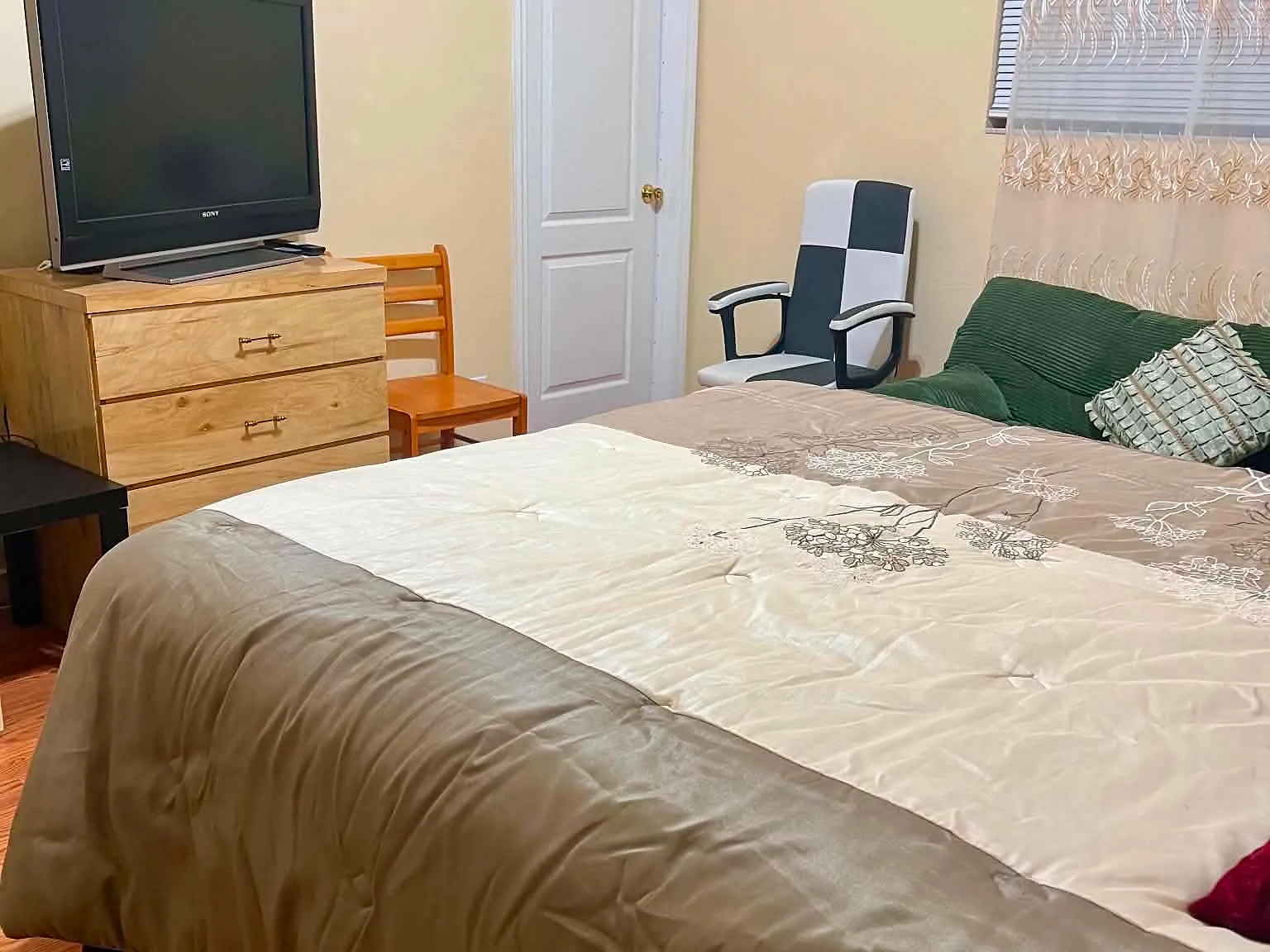 2 bed, 1250 sqft, $1,250 — Photo 2