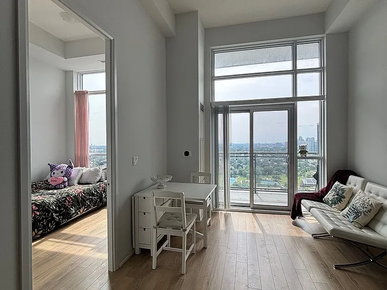 20 Meadowglen Pl E #2806 — Photo 18
