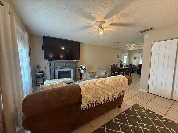 4th image of 6 Spring Lane Way