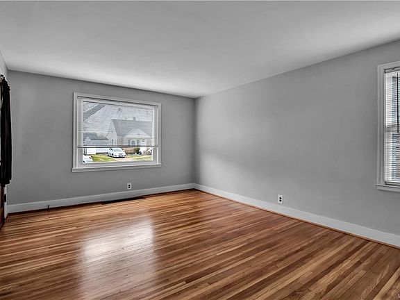 4th image of 85 Oakridge Ave
