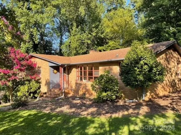 2030 11th Street Ct NW, Hickory, NC 28601