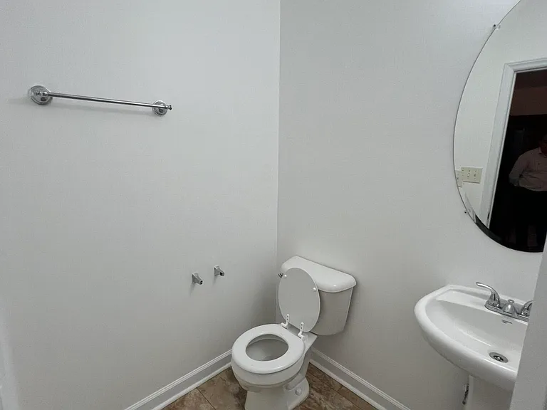 608 Cheltenham Dr — Photo 16