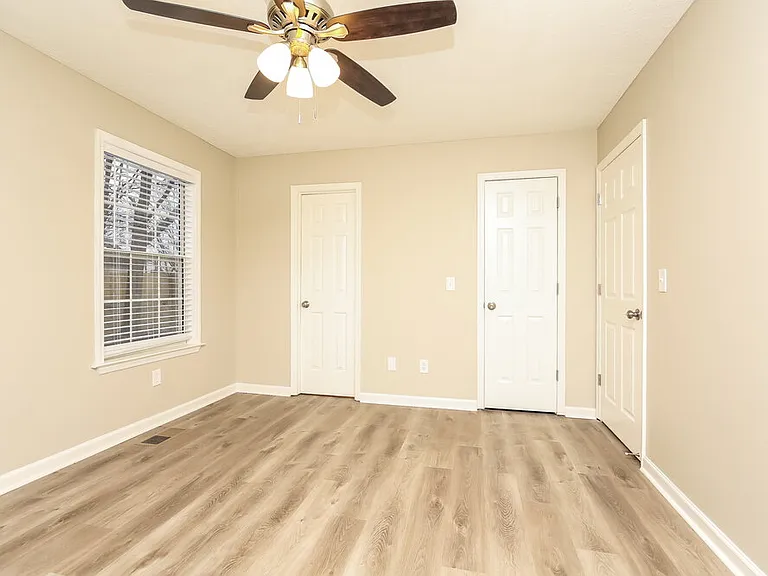403 Watersedge Ln — Photo 9