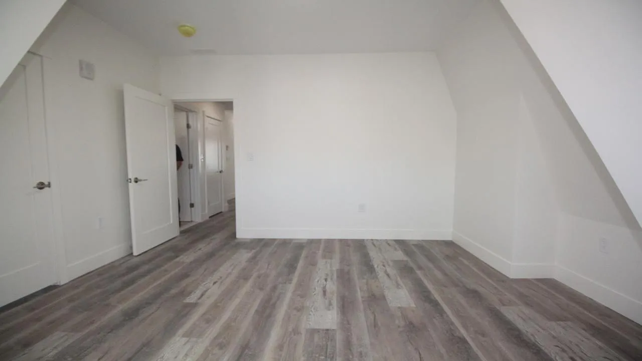 2 bed, 900 sqft, $3,900 — Photo 4