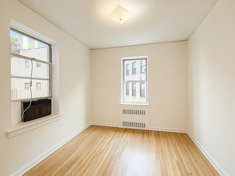 915 E 17th St #202 — Photo 8