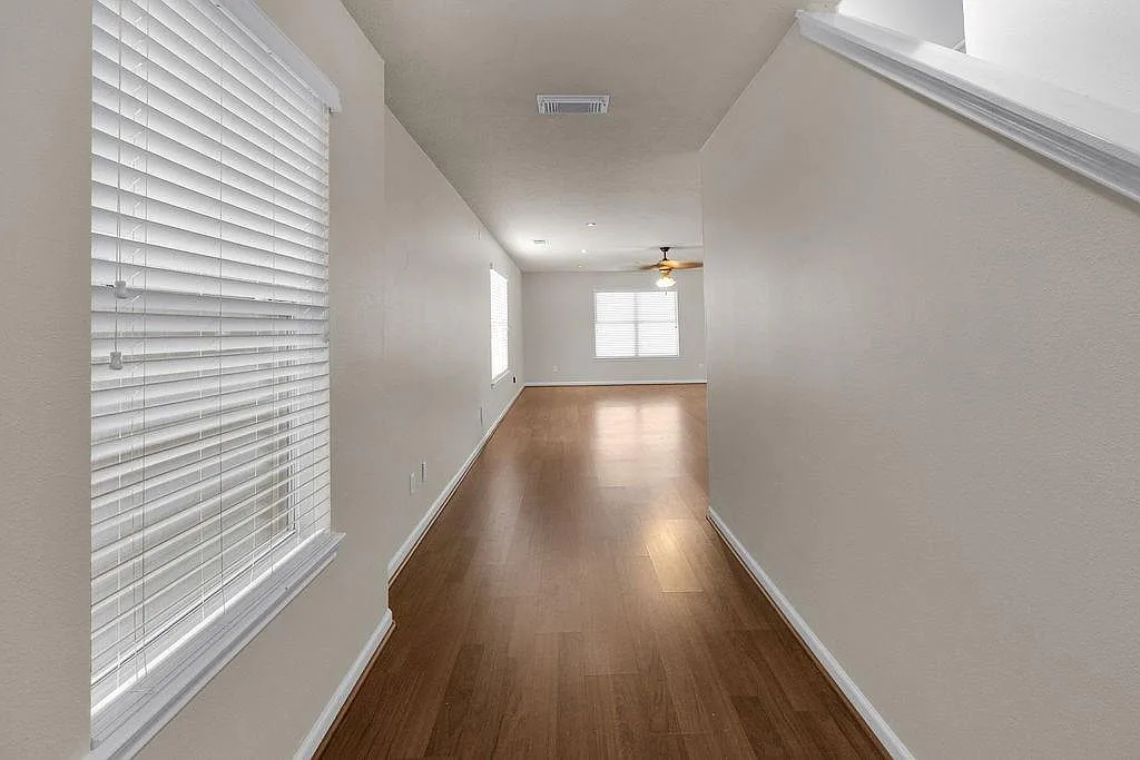 4 bed, 2.5 bath, 2220 sqft, $2,050 — Photo 2