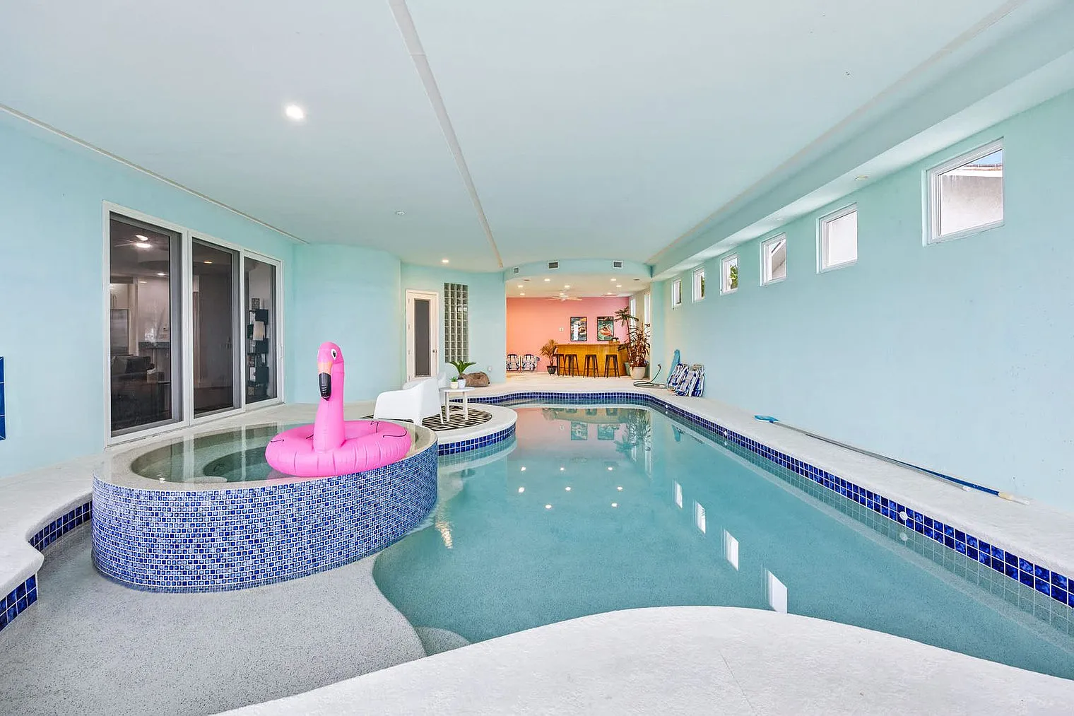 6 bed, 7.0 bath, 8600 sqft, $19,393 — Photo 2