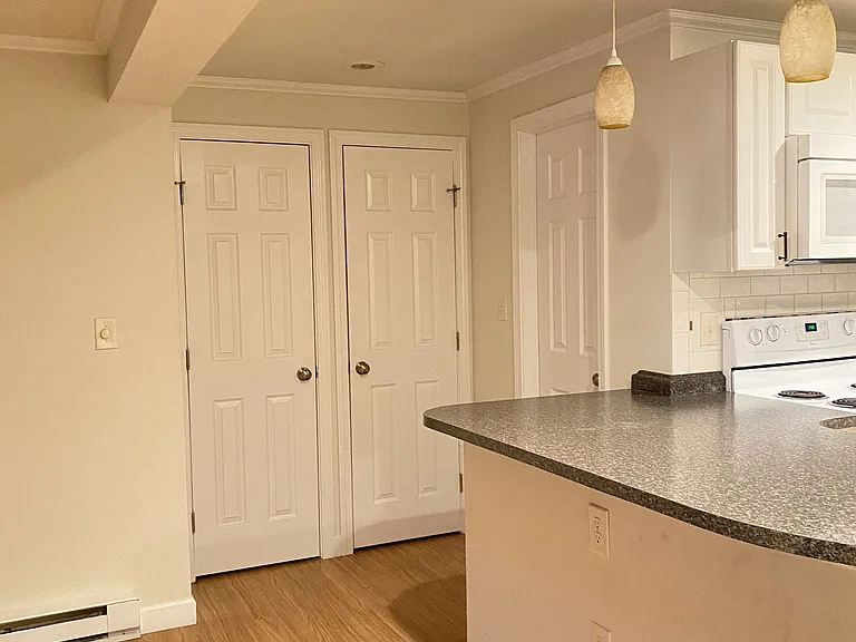 Gaslight Apartments — Photo 9