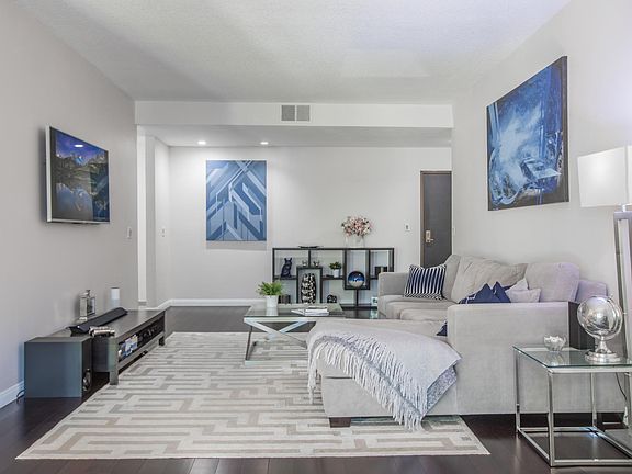 3rd image of 13331 Moorpark St APT 224