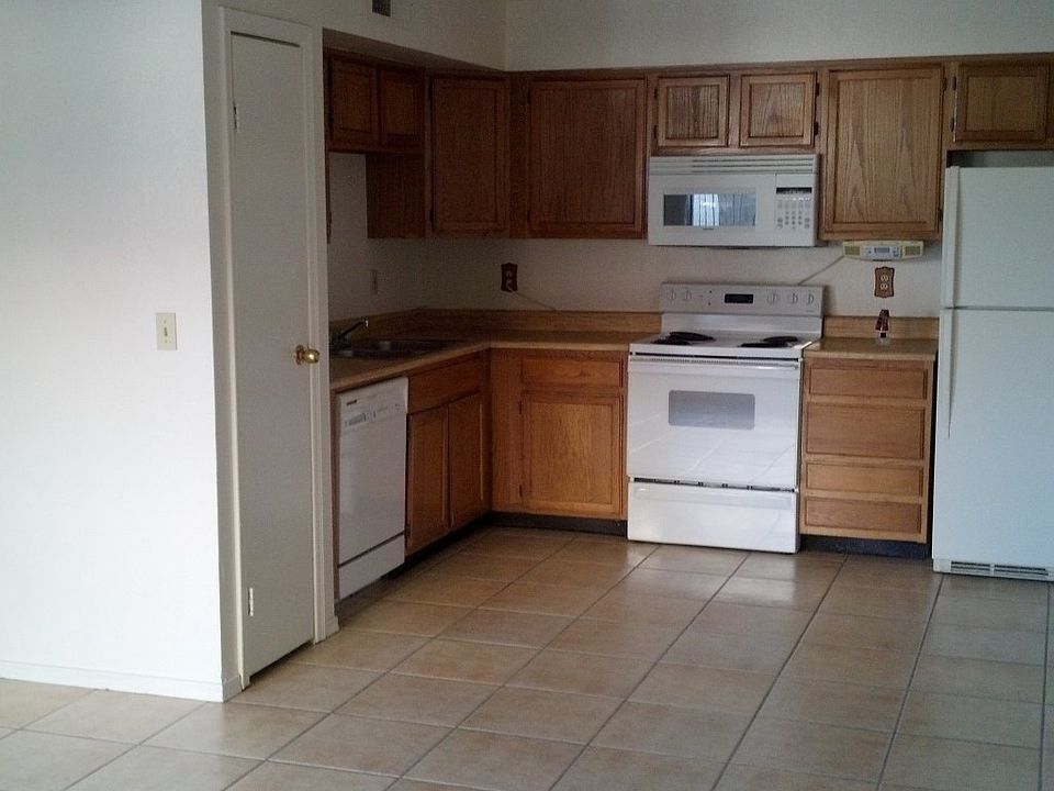 Kitchen with Tile Flooring!