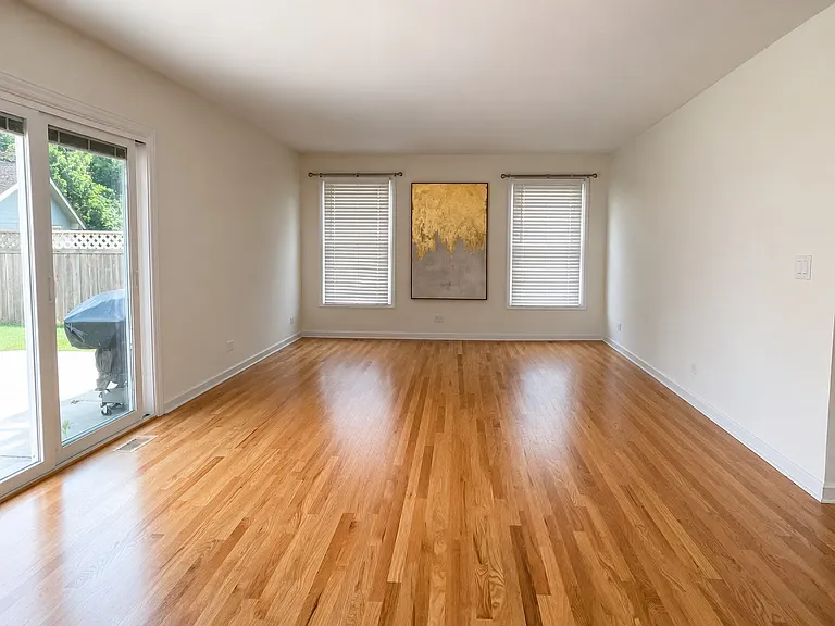 328 Woodside Dr — Photo 4