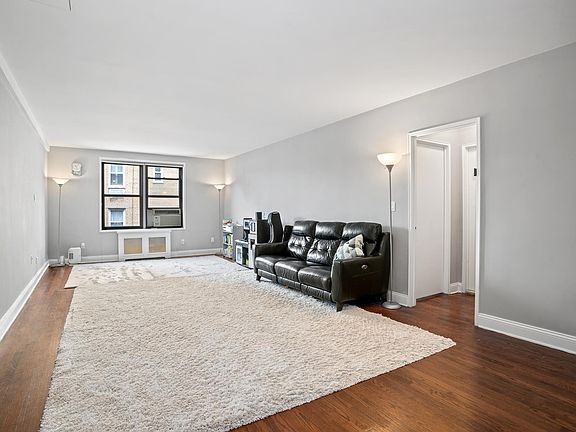 4th image of 60 9th Ave #618