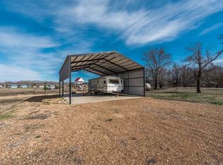 172 Jakes Pt, Decaturville, TN 38329