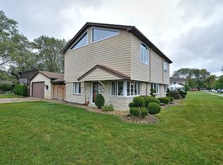 4924 W Oak Center Dr, Oak Lawn, IL 60453
