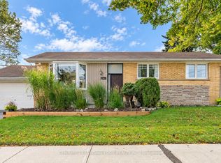 18 Horizon Cres, Toronto, ON M1T2G3