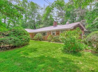 15 Carol Ct, Dix Hills, NY 11746